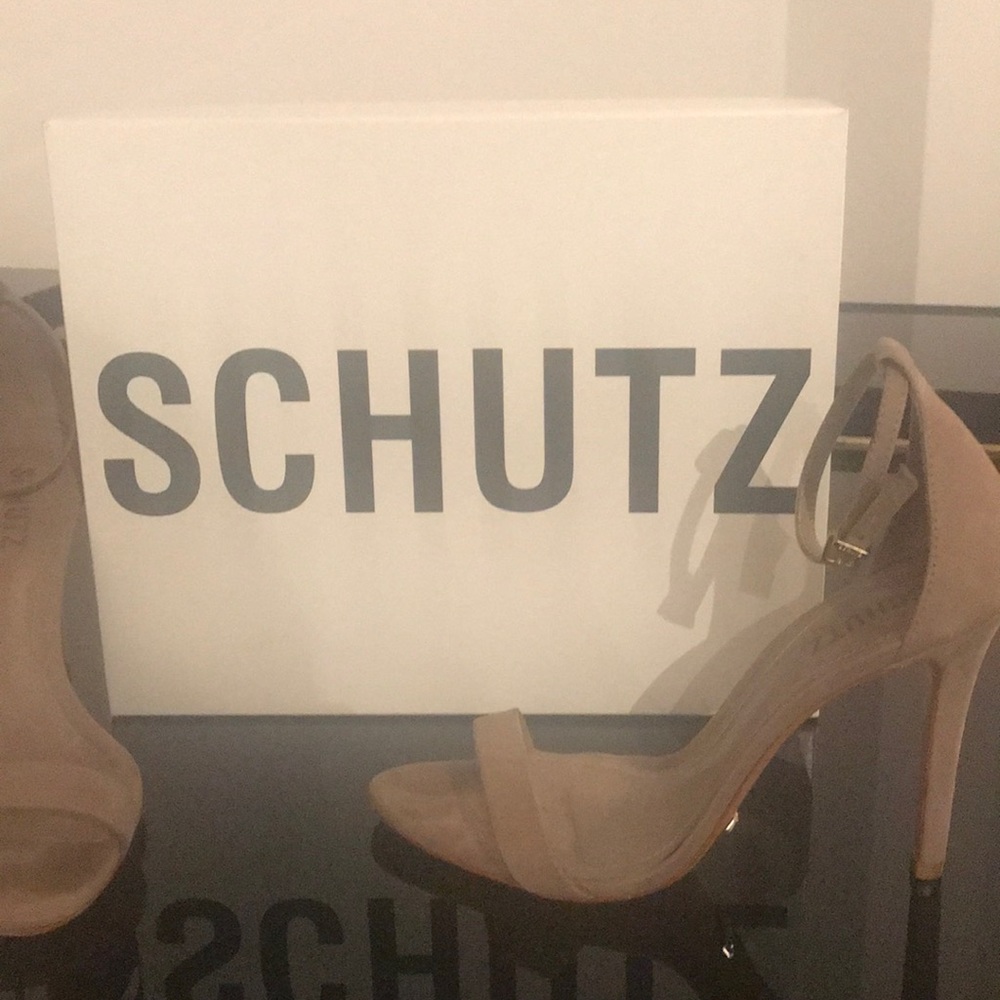 SCHUTZ- 8.5   EXCELLENT CONDITION